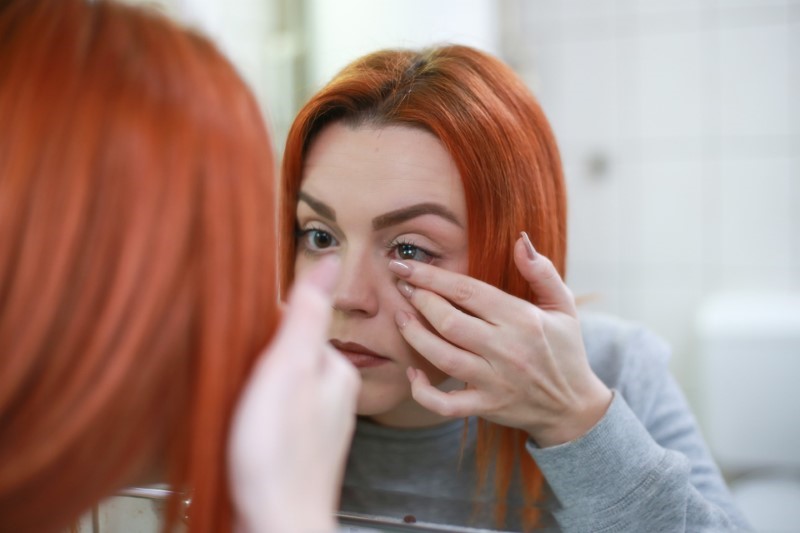 Inserting daily contact lenses